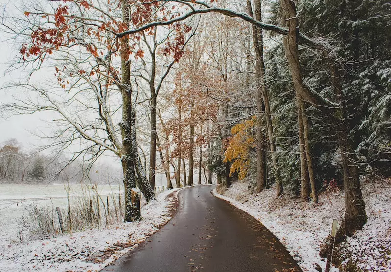 cades cove smoky mountain scenic drive in the winter