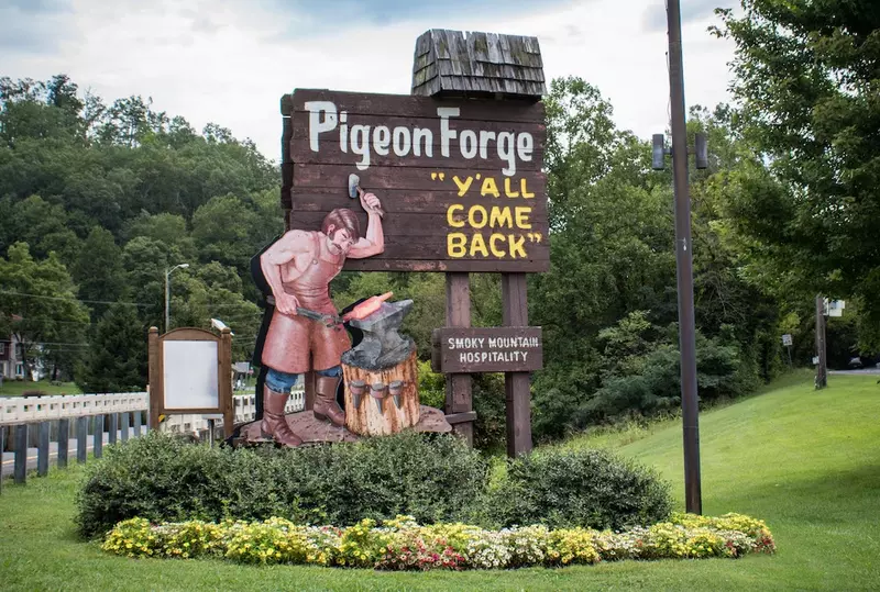 Pigeon Forge Yall Come Back Sign